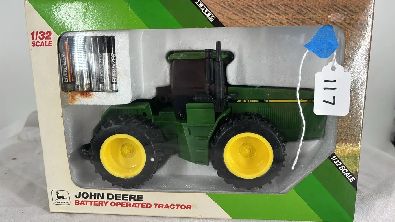 JOHN DEERE 8960 1/32 BATTERY OPERATED TRACTOR