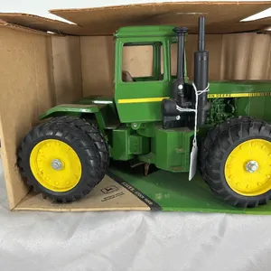 JOHN DEERE 4 WD 1/16 DIE CAST METAL