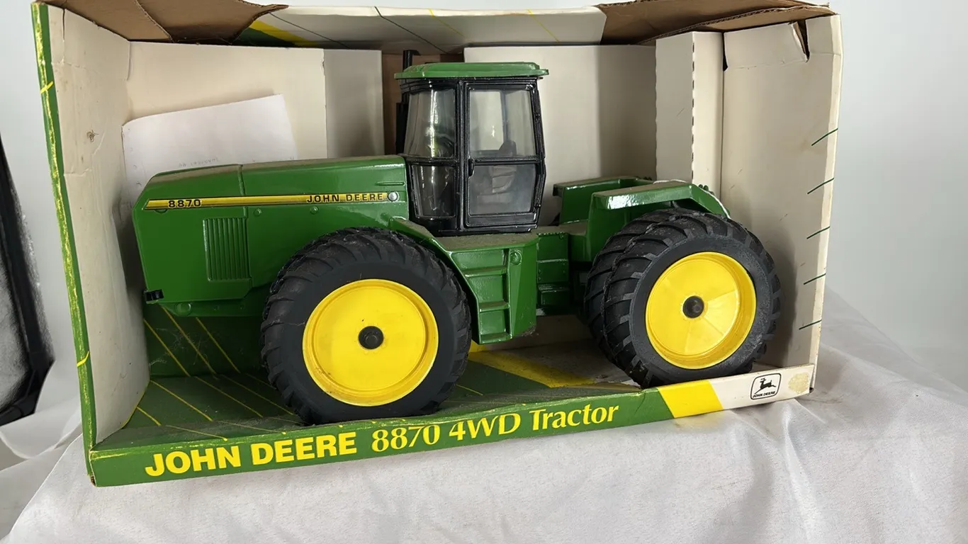 JOHN DEERE 8870 4WD DIE CAST METAL 1/16