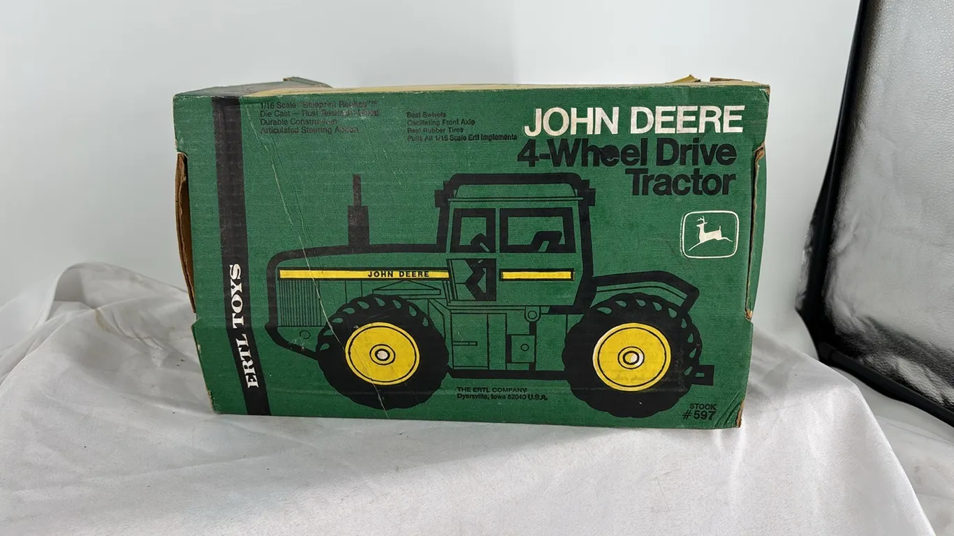 JOHN DEERE 4WD 1/16 DIE CAST METAL