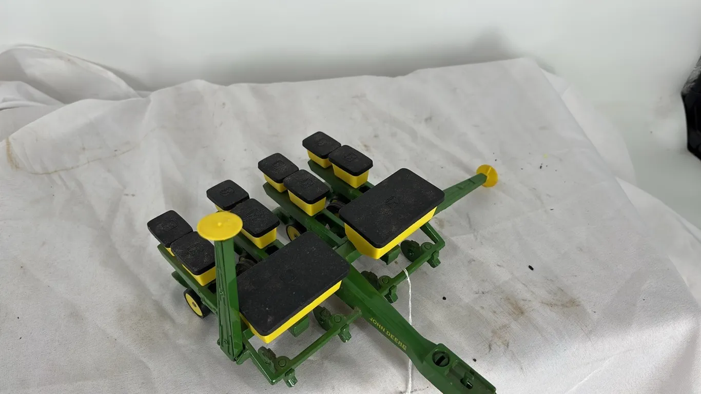 JOHN DEERE PLANTER