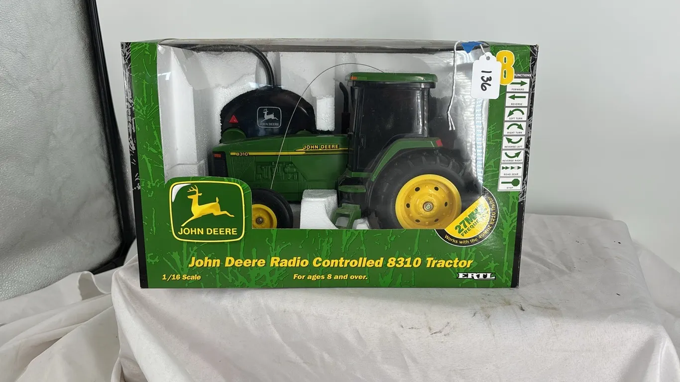 JOHN DEERE RADIO CONTROLLED 8310 TRACTOR 1/16