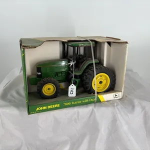 JOHN DEERE 7800 MFWD AND DUELS DIE CAST METAL 1/16