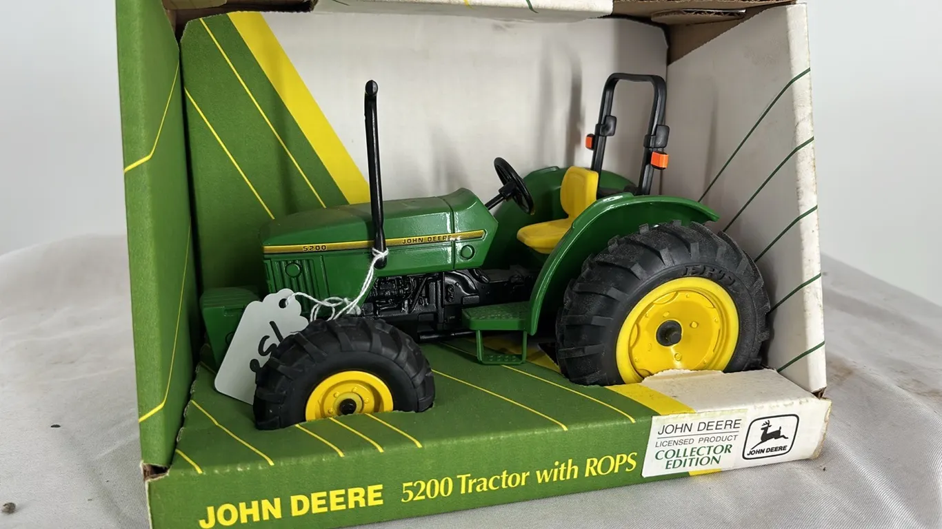 JOHN DEERE 5200 DIE CAST METAL 1/16