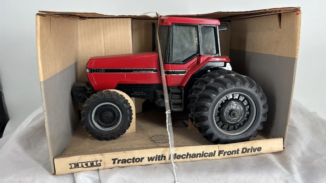 CASE INTERNATIONAL 7140 MECHANICAL FRONT DRIVE DIE CAST METAL 1/16