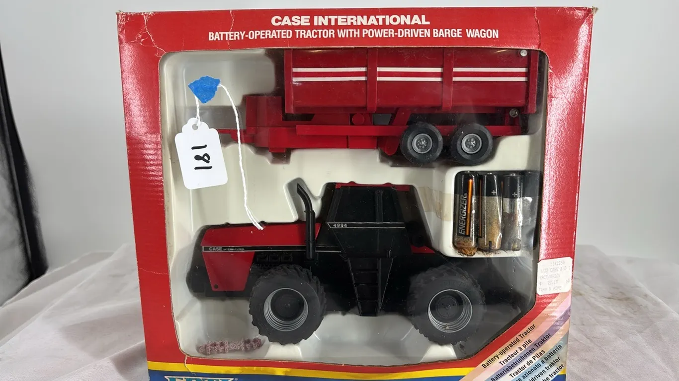 CASE INTERNATIONAL 4994 BATTERY OPERATED WITH POWER DRIVEN BARGE WAGON 1/32