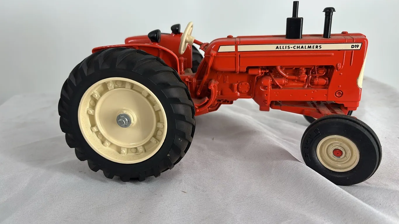 ALLIS-CHALMERS D19 DIE CAST METAL 1/16