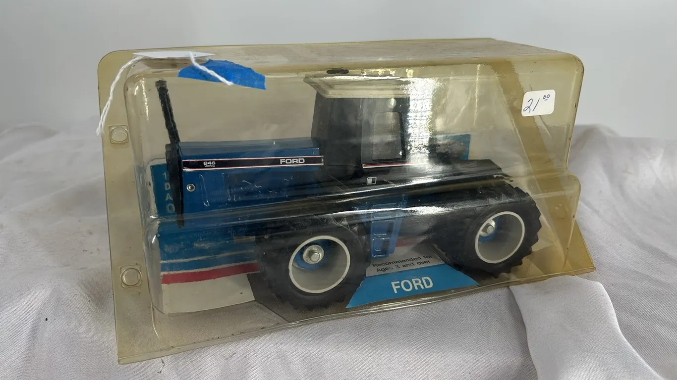 FORD 846 VERSATILE 4WD DIE CAST METAL 1/32