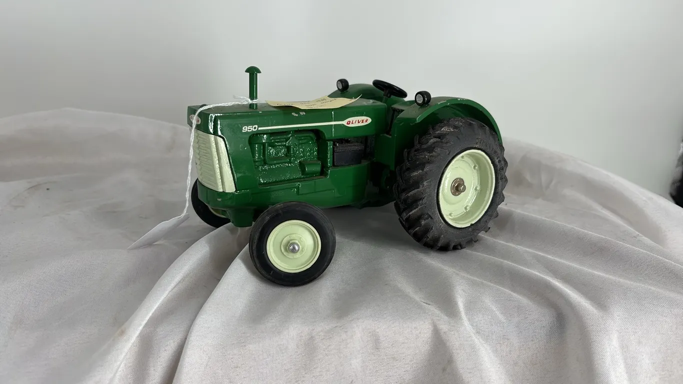 OLIVER 950 DIE CAST METAL 1/16