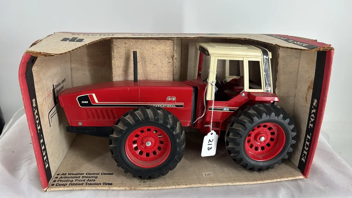 INTERNATIONAL 3588 2+2 ADIE CAST METAL 1/16