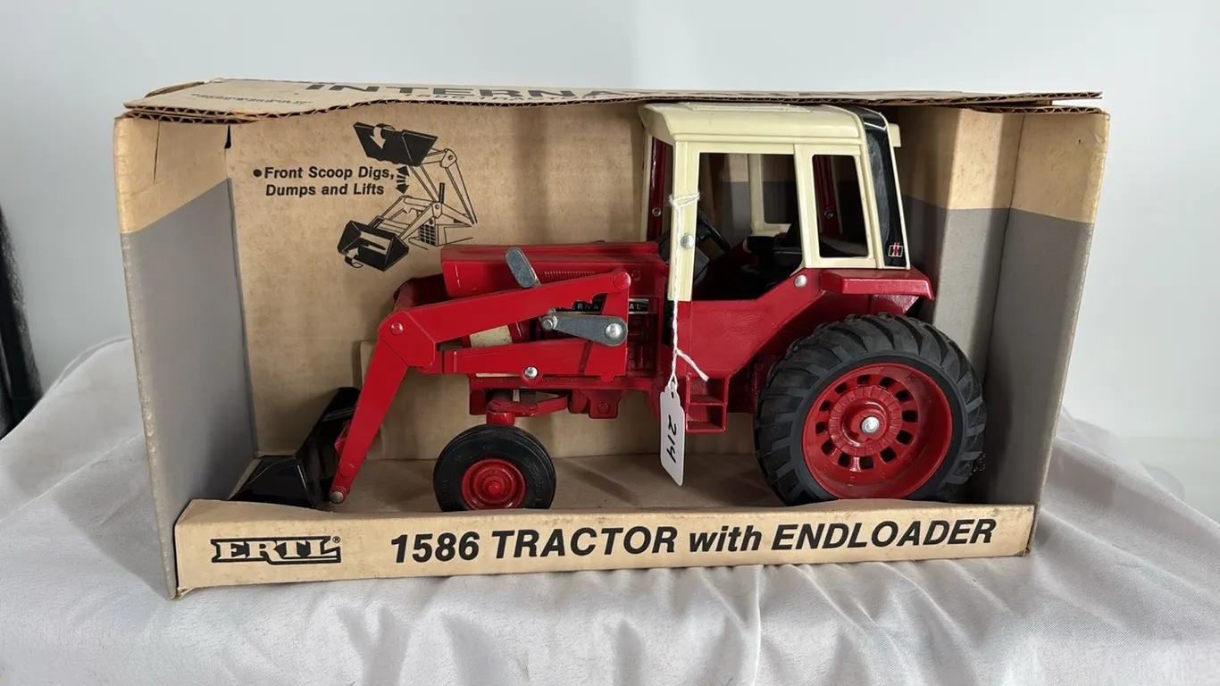 INTERNATIONAL 1586 LOADER DIE CAST METAL 1/16