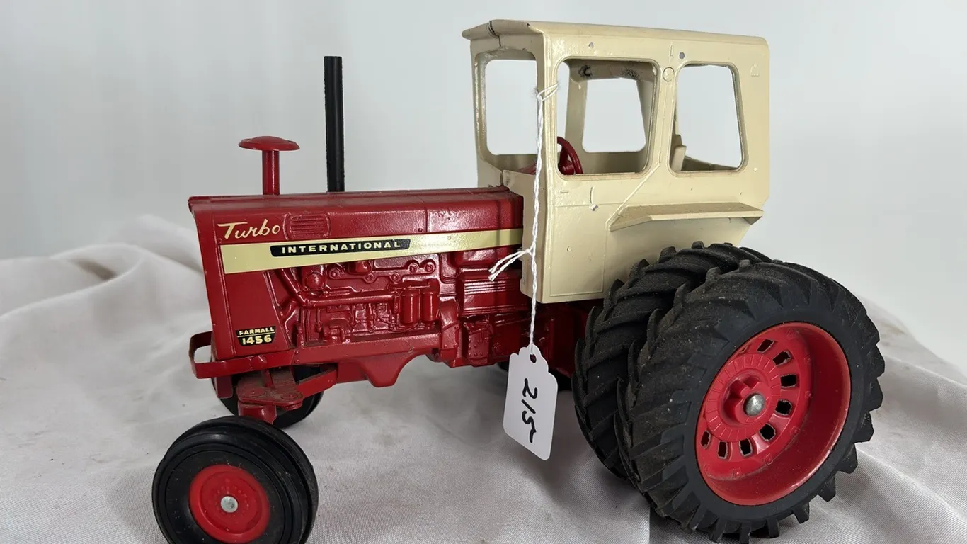 INTERNATIONAL TURBO FARMALL 1456 DIE CAST METAL 1/16