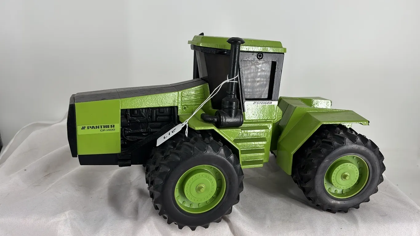 STEIGER PANTHER 4WD CP-1400DIE CAST METAL 1/16