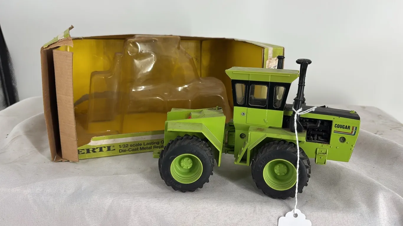 STEIGER COUGAR 111 ST251 4WD DIE CAST METAL 1/32