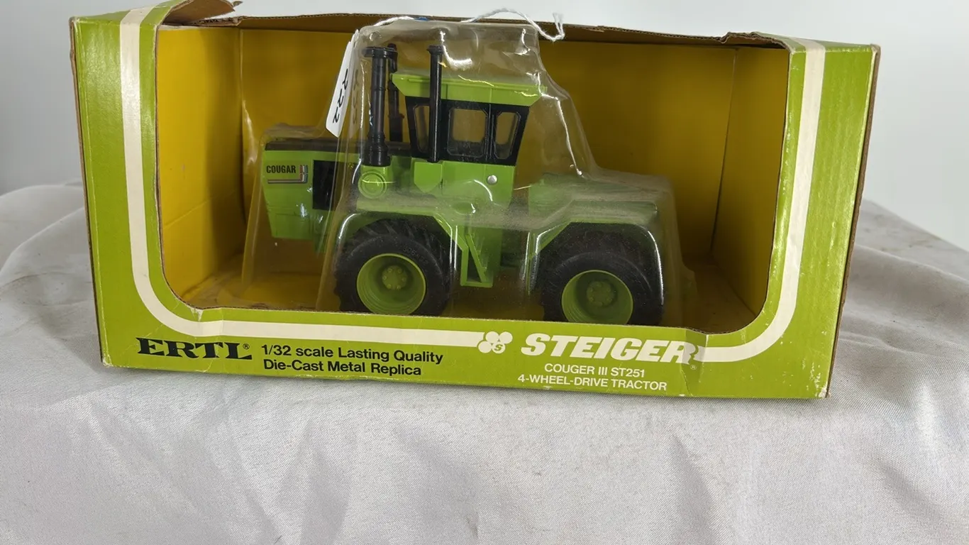 STEIGER COUGAR 111 ST251 4WD DIE CAST METAL 1/32