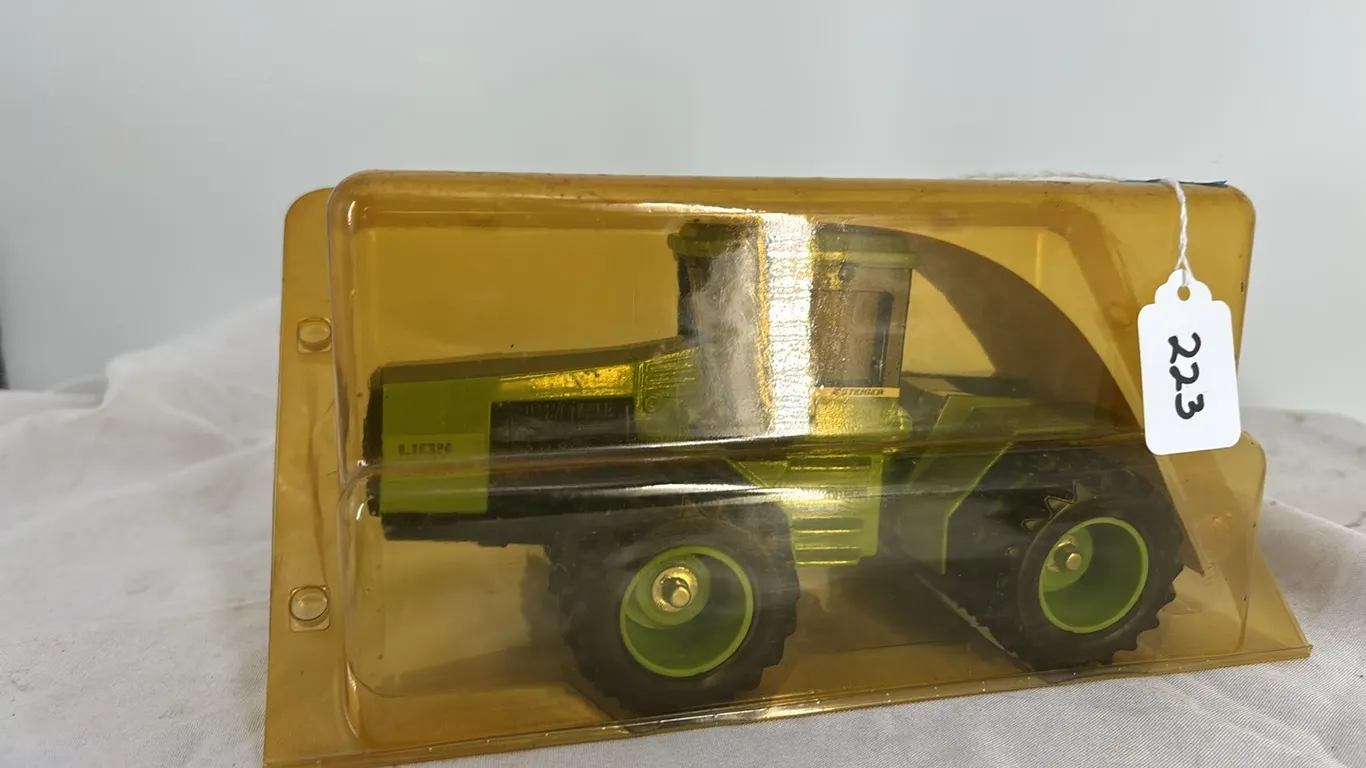 STEIGER LION 1000 4WD DIE CAST METAL 1/32
