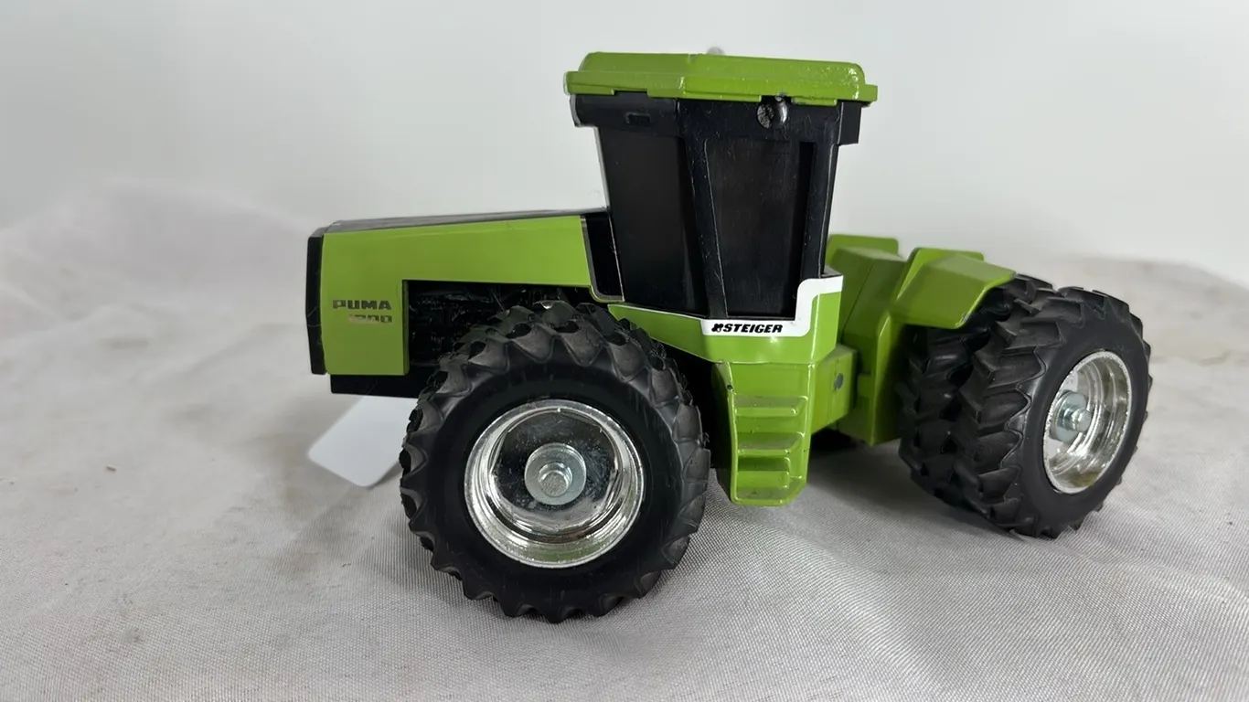 STEIGER PUMA 1000 4WD DIE CAST METAL 1/32