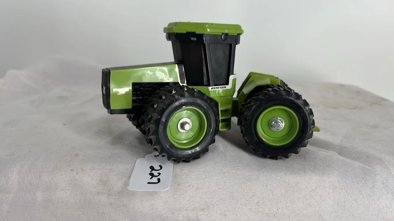 STEIGER PUMA 1000 4WD DIE CAST METAL 1/32