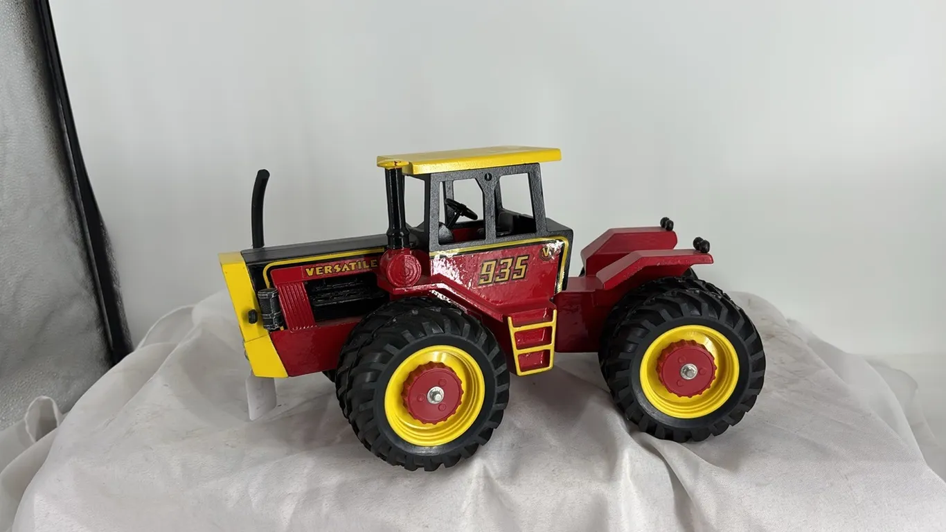 VERSATILE 935 4WD DIE CAST METAL 1/16