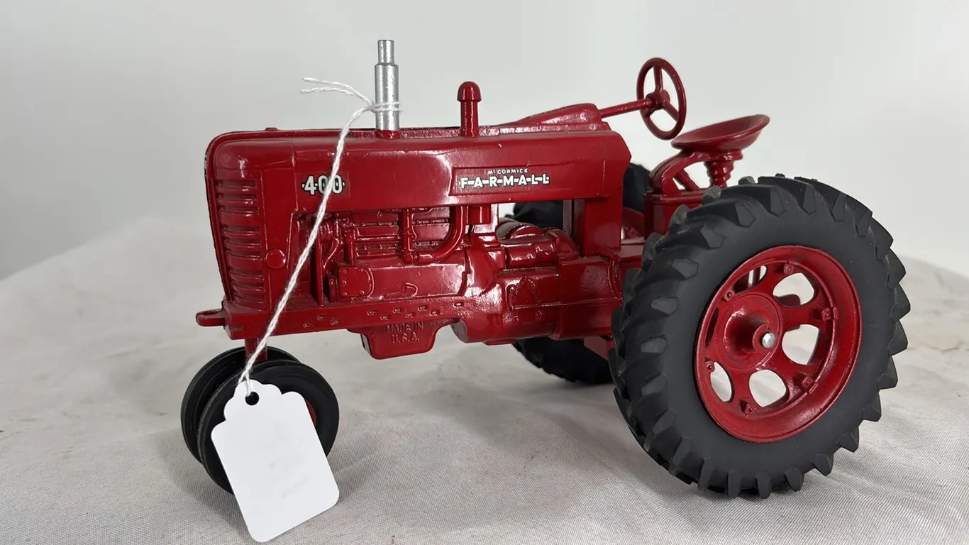 McCORMICK FARMALL 400 DIE CAST METAL 1/16