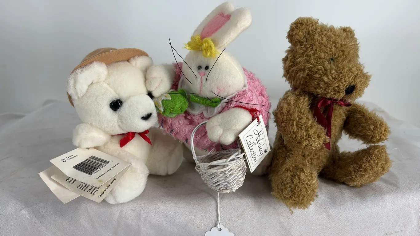 3 SMALL STUFFED ANIMALS