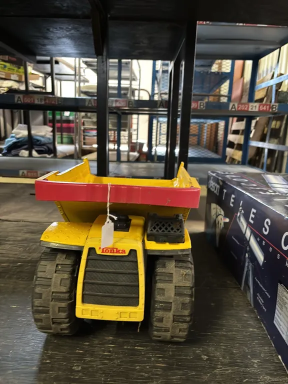 TONKA METAL DUMP TRUCK