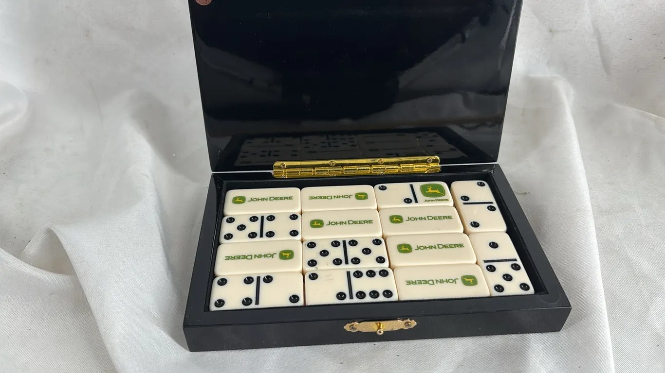 JOHN DEERE DOMINOS