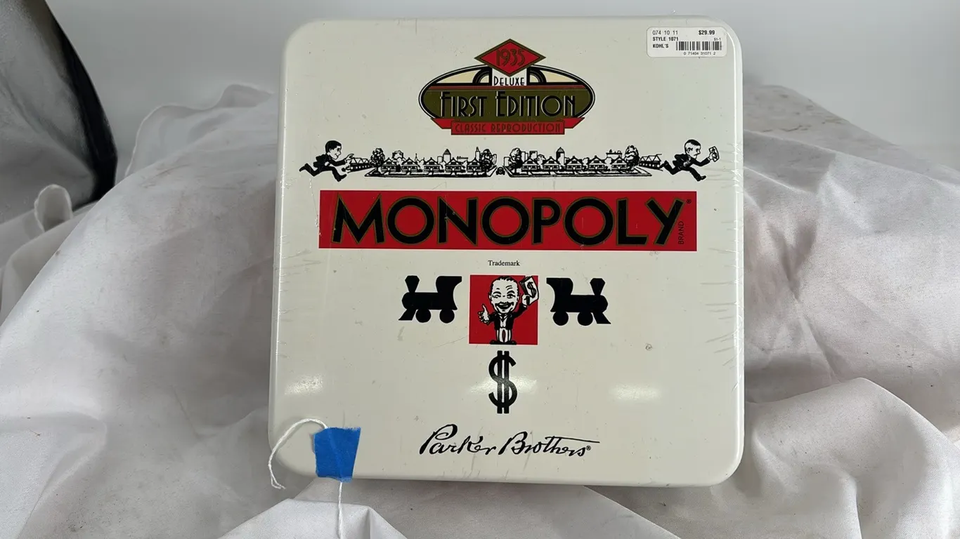1935 DELUXEFIRST EDITION CLASSIC REPRODUCTION MONOPOLY NEVER OPENED