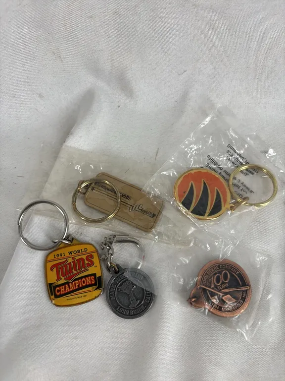 KEY CHAINS-PINS-PEN