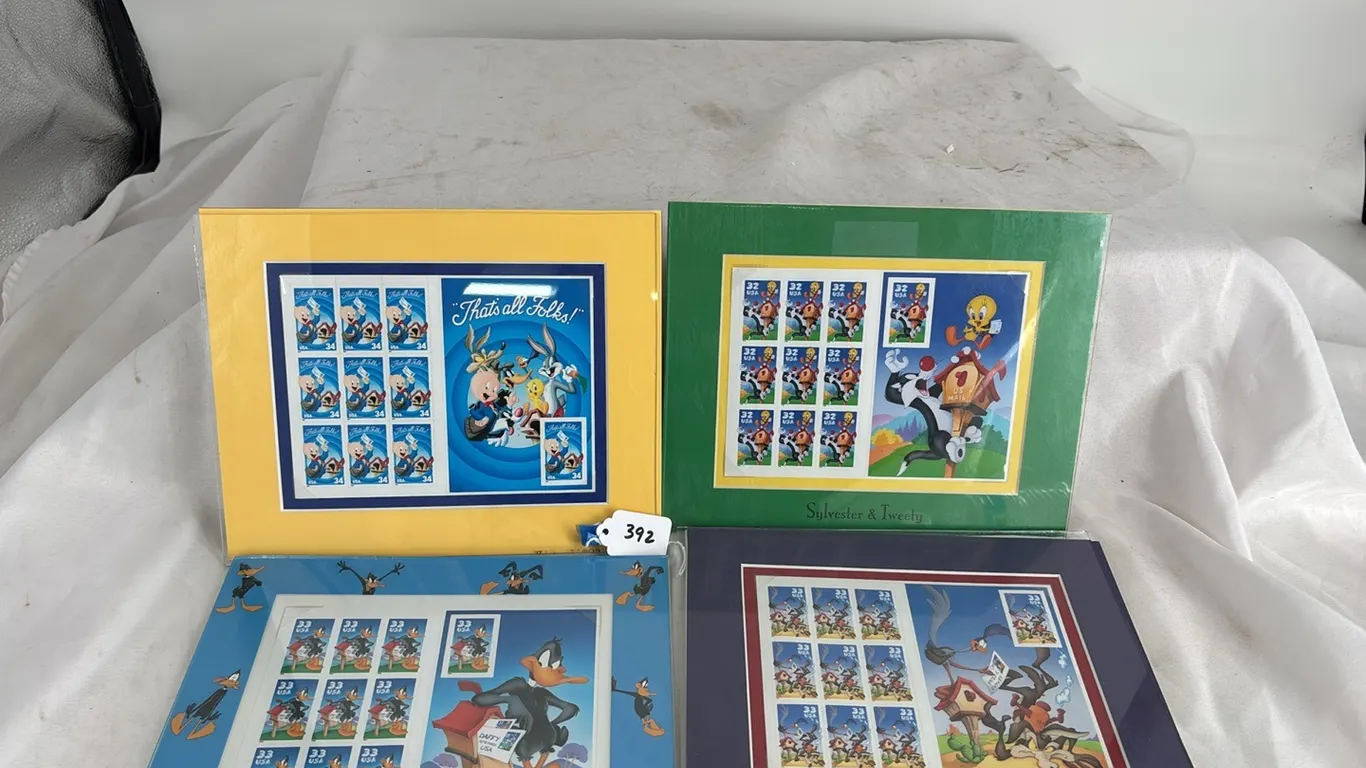 USPS COMMEMORATIVE STAMPS BUGS BUNNY AND FRIENDS WITH GLASS