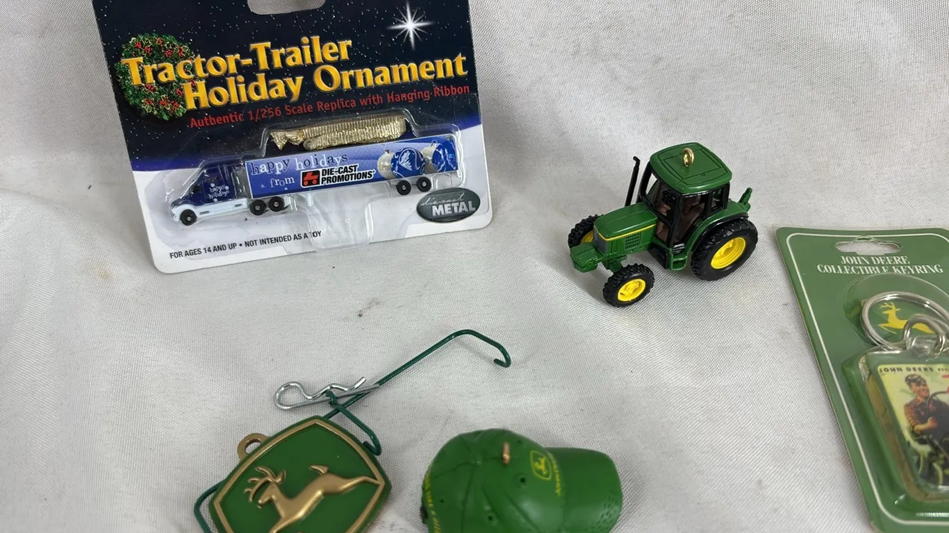 SMALL ORNAMENTS AND KEY CHAIN