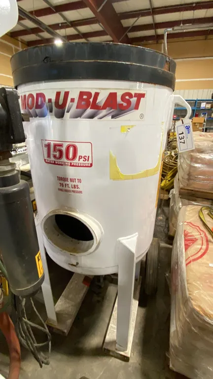MOD-U-BLAST MBM6-5PRE-AV HEAVY-DUTY PORTABLE BLAST POT, 150PSI *MISSING FRONT SEAL DOOR*