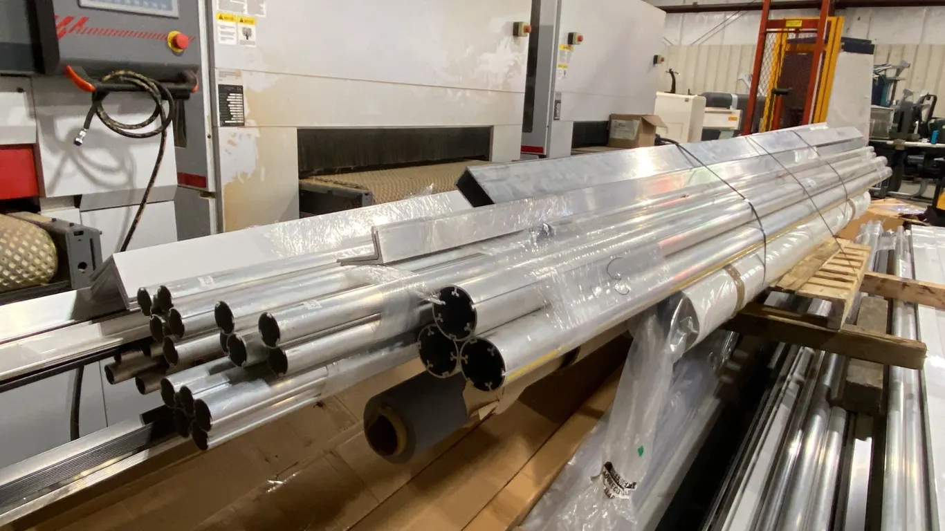 PALLET OF ASSORTED WINDOW SHADE MATERIAL, PARTS & COMPONENTS - PALLET MEASURES APPROX 20'L