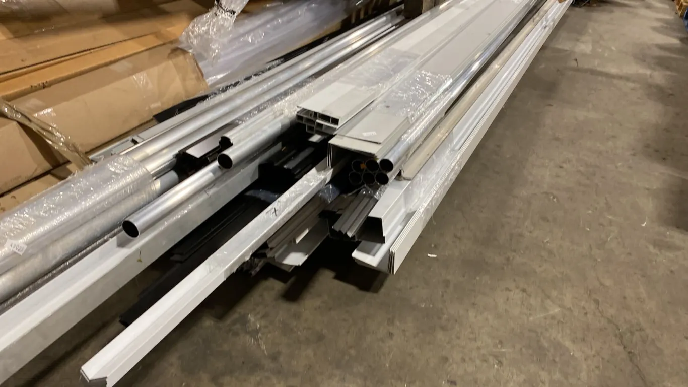 PALLET OF ASSORTED ALUMINUM WINDOW COVERING PARTS & COMPONENTS - PALLET MEASURES APPROX 20'L