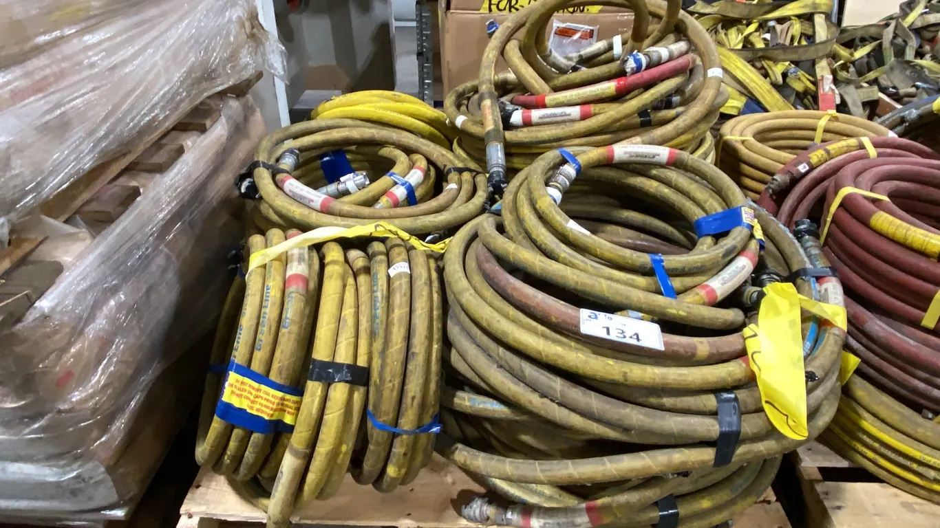 PALLET OF ASSORTED INDUSTRIAL AIR/WATER HOSE LINES
