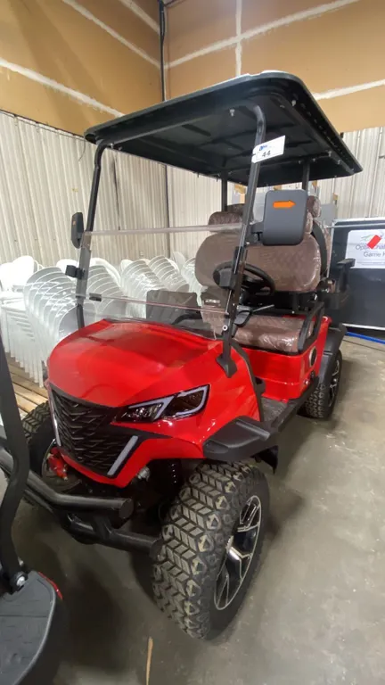 GC22S 4-SEAT ELECTRIC GOLF CART *RED* 43KM TOP SPEED, REAR WHEEL DRIVE, 9" MULTIMEDIA SYSTEM, BUILT