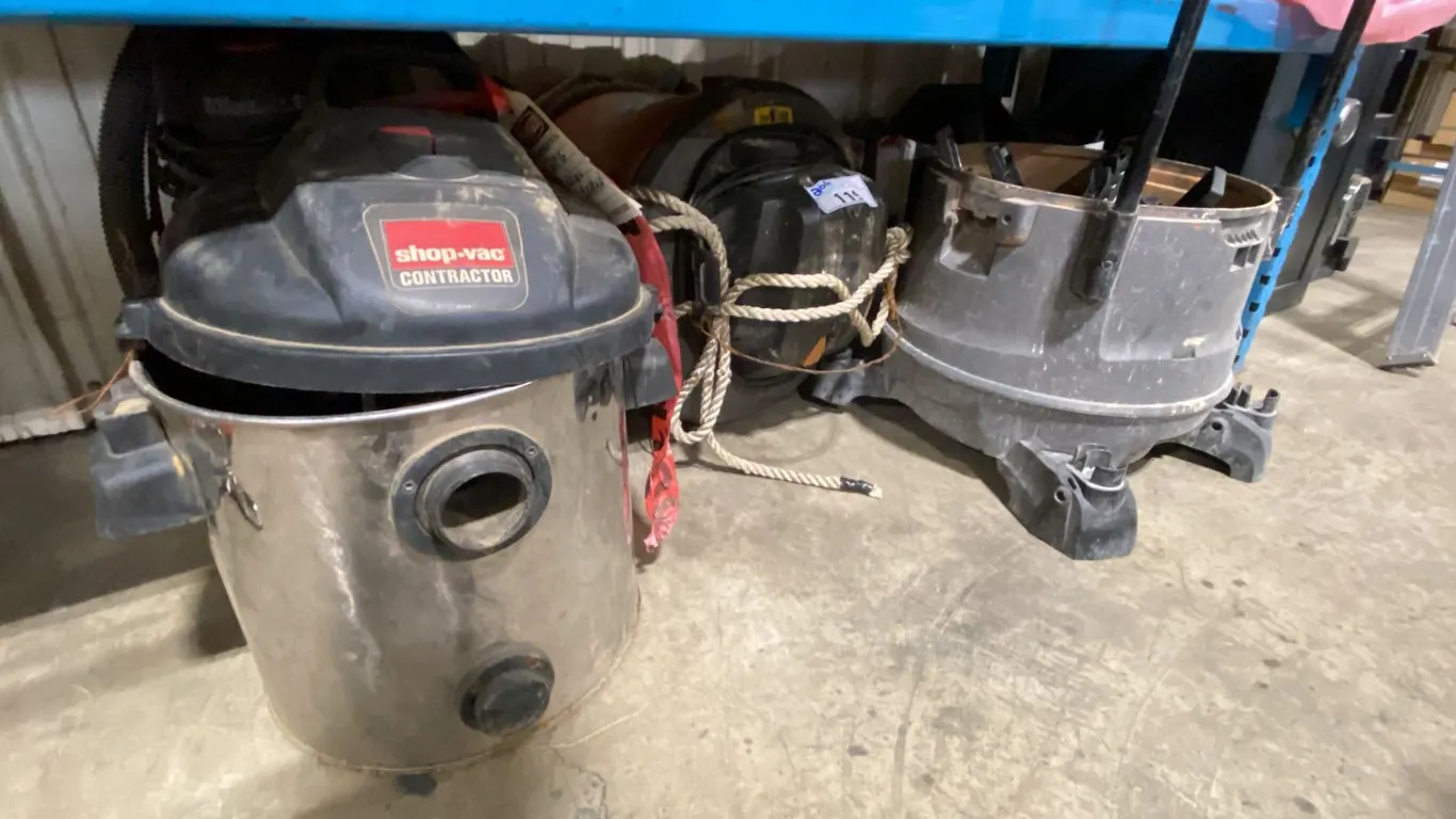 GROUP OF ASSORTED SHOP VACS, PARTS & ATTACHMENTS
