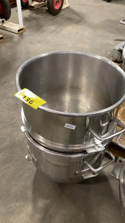 2- 16" DIAMETER LARGE QUART MIXING BOWLS