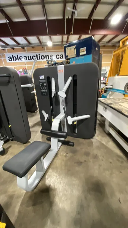 TECHNOGYM COMPACT COMMERCIAL PADDED CABLE PULL SEATED LOW PULL MACHINE