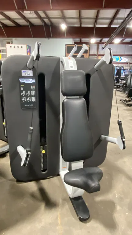 TECHNOGYM COMPACT COMMERCIAL PADDED CABLE PULL SEATED CHEST PRESS