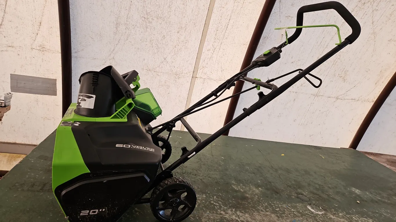 GreenWorks Snowblower No Battery GreenWorks 060-0799-6