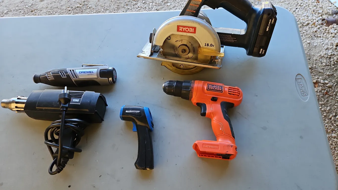 Ryobi Saw With Battery, BAnd D Drill no Battery, Corded HeatvGun and Drenel With Battery