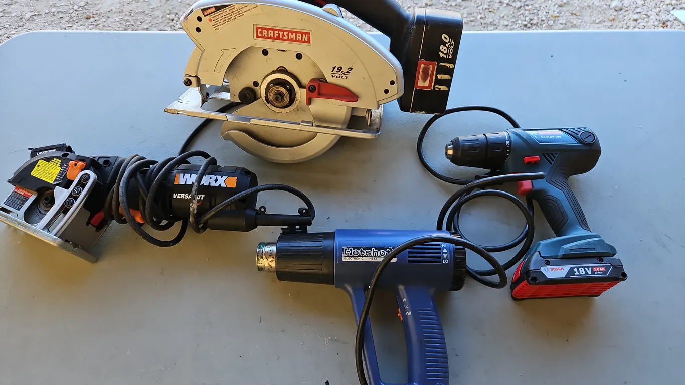 Craftsman Circular Saw With Battery ,Corded Saw,Heat GunAnd Cordless Drill with battery