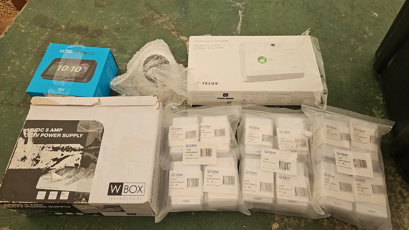 Tots of Various Security Cameras and Accessories