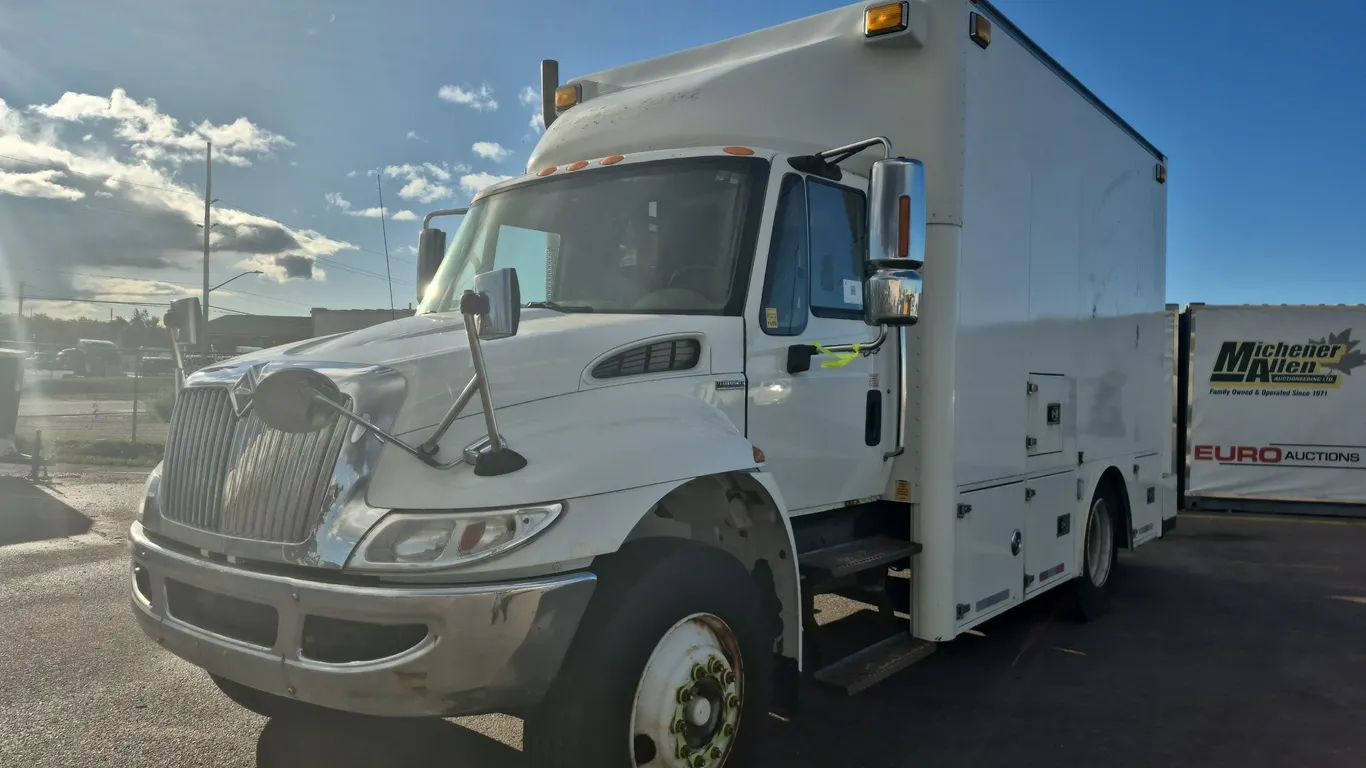 2009 International DuraStar 4300 S/A Service Truck