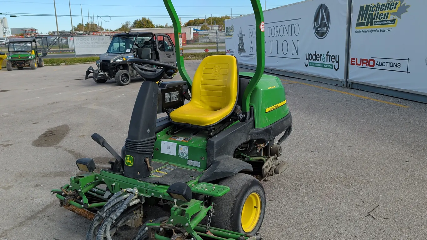 2015 John Deere 2500 Mower