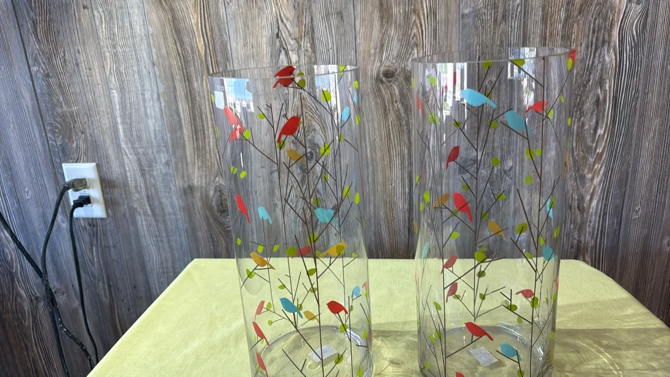 2 lg vases