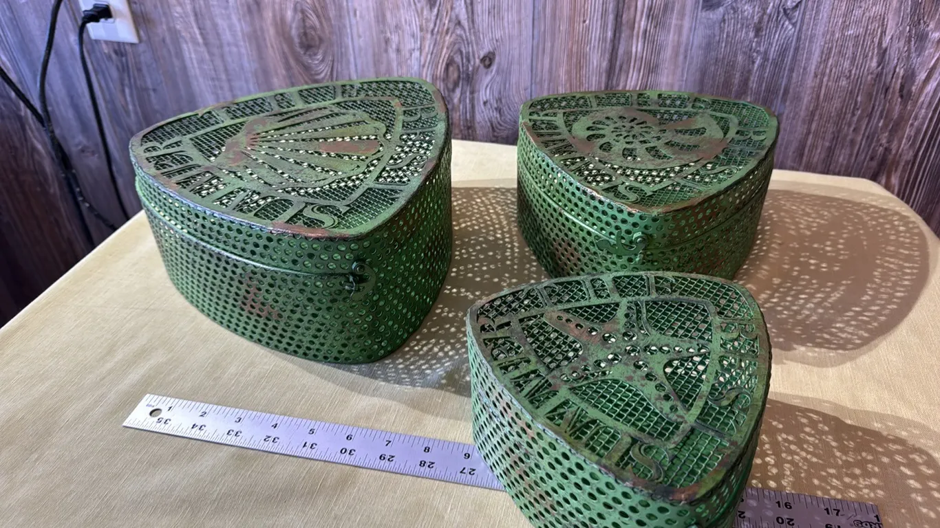 Stacking metal badkets