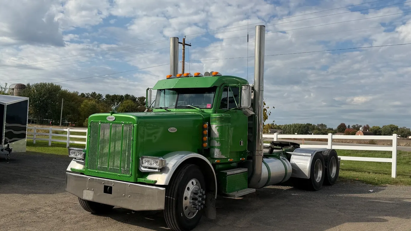 2000 Peterbilt 365 Semi