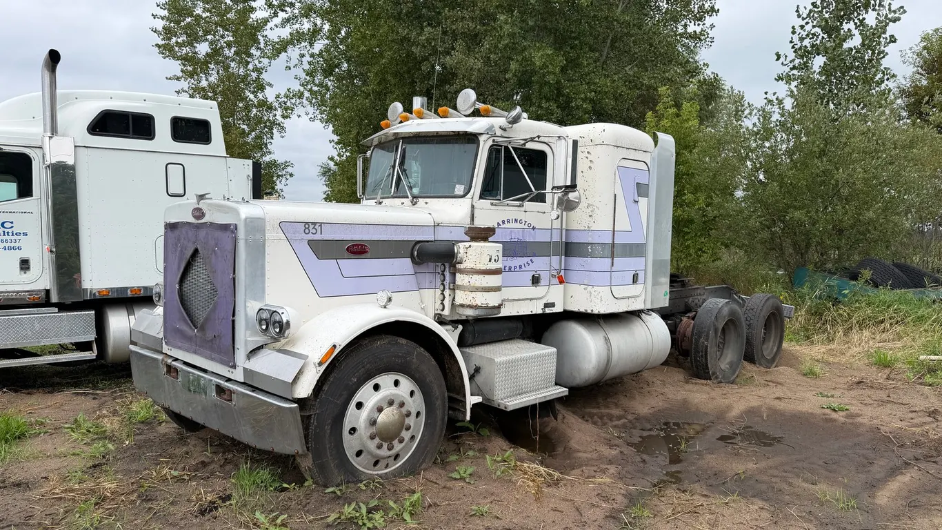 1982 Peterbilt 359 Semi